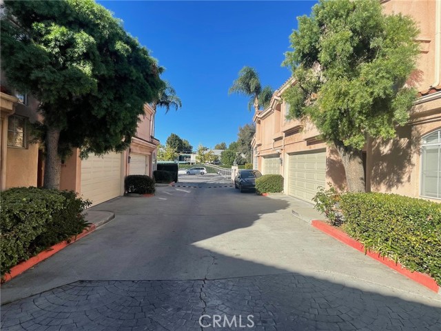 Detail Gallery Image 22 of 22 For 10010 Reseda #D,  Northridge,  CA 91324 - 3 Beds | 2/1 Baths