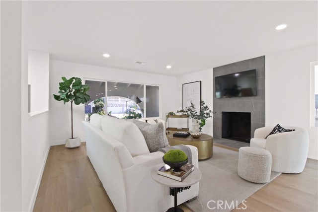 Detail Gallery Image 7 of 45 For 17805 Winterberry St, Fountain Valley,  CA 92708 - 6 Beds | 5/1 Baths