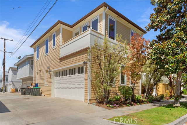 Detail Gallery Image 2 of 45 For 3201 4th Ave, Corona Del Mar,  CA 92625 - 3 Beds | 2/1 Baths