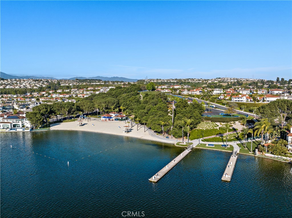 https://media.crmls.org/medias/9cf1de61-b475-467e-b50f-c981df672142.jpg?preset=X-Large