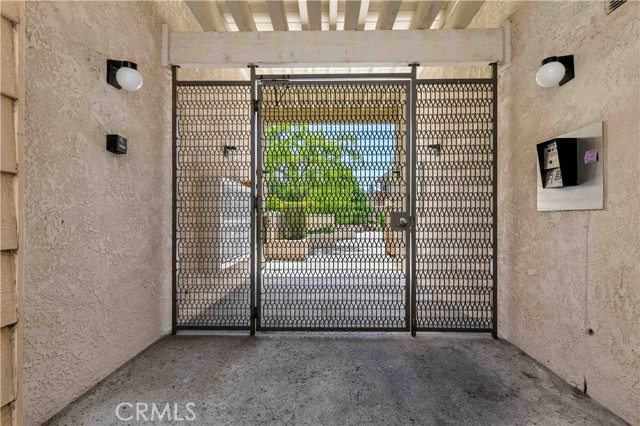 456 E San Jose Avenue, Burbank CA: https://media.crmls.org/medias/9cf22aae-8288-4c37-9b42-f4a283a05858.jpg
