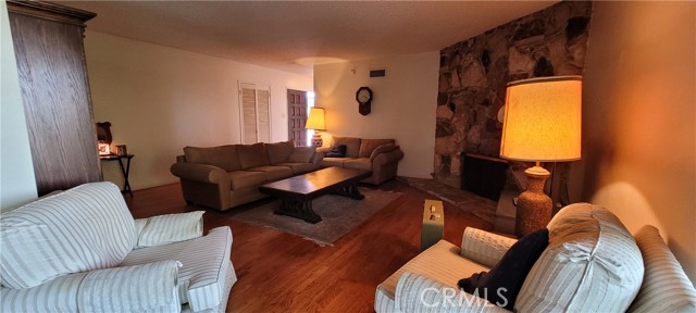 6002 Springvale Drive, Los Angeles CA: https://media.crmls.org/medias/9cf2c9fc-2ef7-4d83-a54f-19792610ad69.jpg