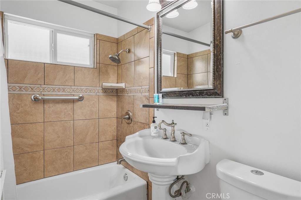 MLS #OC25132229 image #32