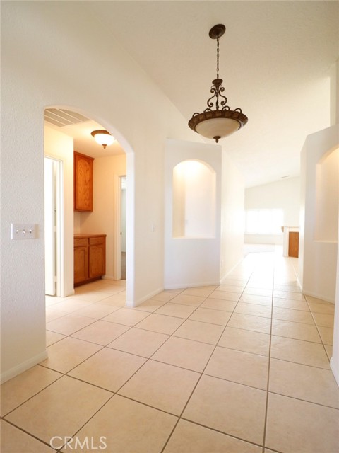 Detail Gallery Image 5 of 52 For 8130 Kern Ave, Hesperia,  CA 92345 - 3 Beds | 2 Baths