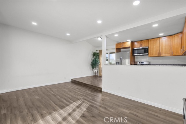 Detail Gallery Image 6 of 36 For 1523 E Windsor Rd 209a,  Glendale,  CA 91205 - 2 Beds | 1/1 Baths
