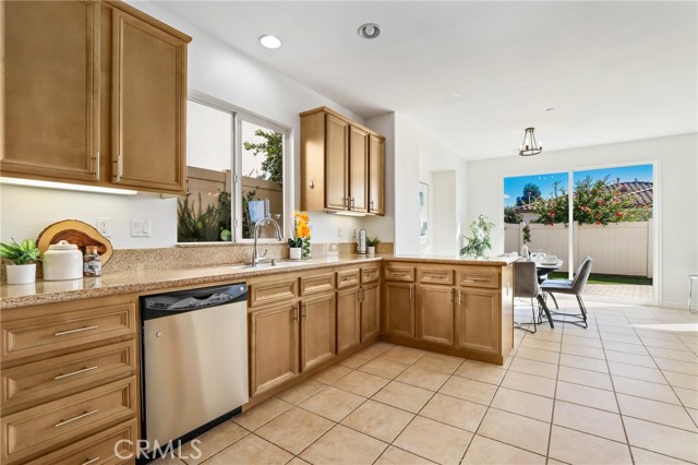 12101 Van Nuys Boulevard, 27 photo 6