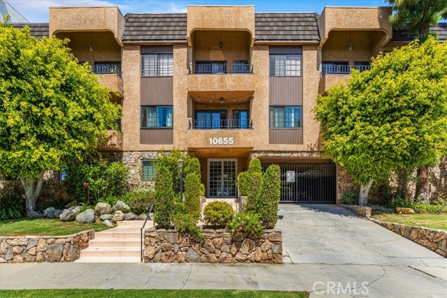 Detail Gallery Image 2 of 16 For 10655 Kinnard Ave #305,  Los Angeles,  CA 90024 - 2 Beds | 2 Baths
