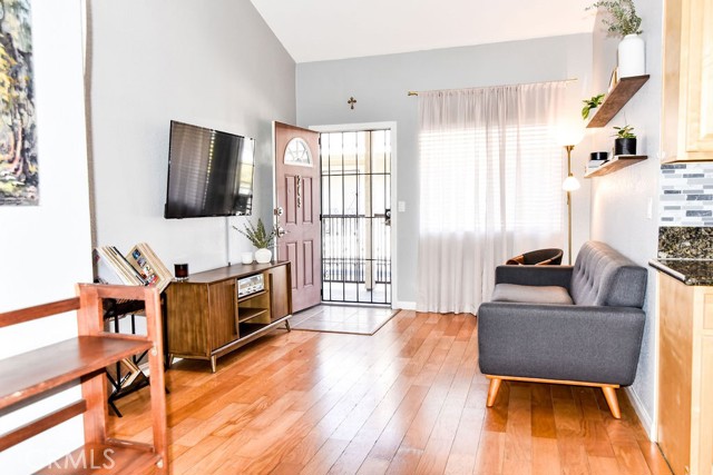 Detail Gallery Image 2 of 19 For 1070 Temple Ave, Long Beach,  CA 90804 - 1 Beds | 1 Baths