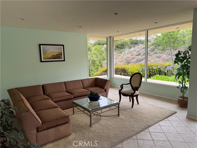 3200 La Rotonda Drive, Rancho Palos Verdes CA: https://media.crmls.org/medias/9cf61e07-17a7-4295-8592-1c9089060f8b.jpg