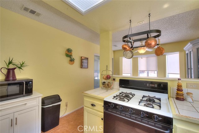 Detail Gallery Image 14 of 49 For 12437 Goldstone, Victorville,  CA 92392 - 3 Beds | 2 Baths