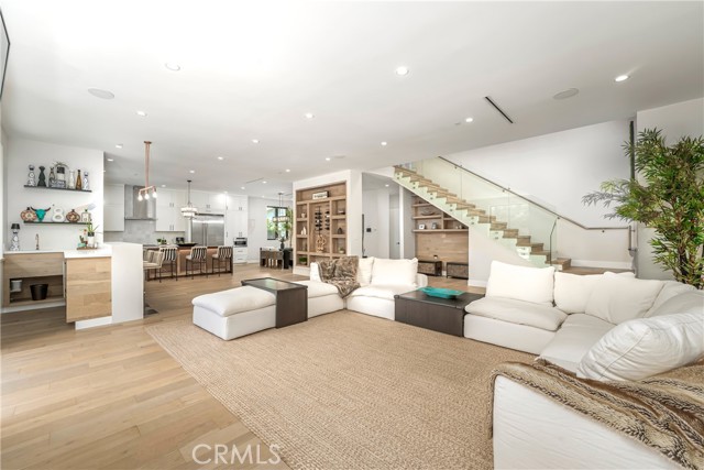 4706 Katherine Avenue, Sherman Oaks CA: https://media.crmls.org/medias/9cf6c02e-ab72-45e7-b27d-fcd41979eede.jpg