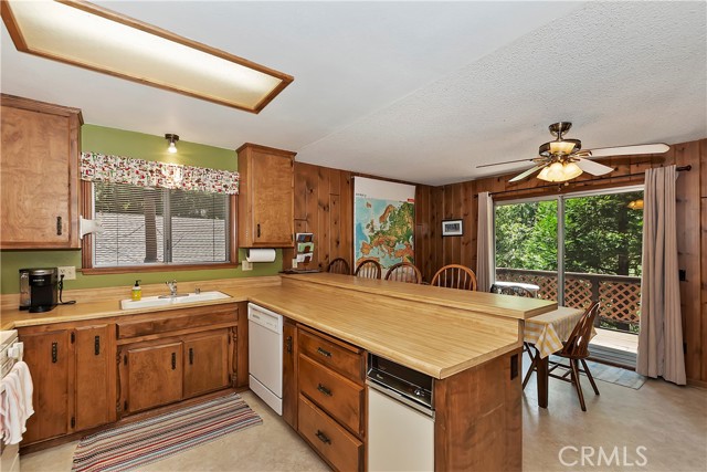 Detail Gallery Image 16 of 44 For 744 Bergschrund Dr, Crestline,  CA 92325 - 3 Beds | 2/1 Baths