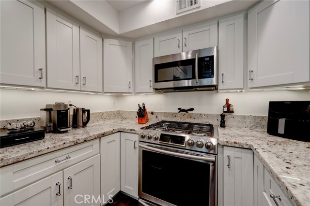 4249 LONGRIDGE Avenue, Studio City CA: https://media.crmls.org/medias/9cf6c42c-5885-47f3-95bb-4df96e4a141d.jpg