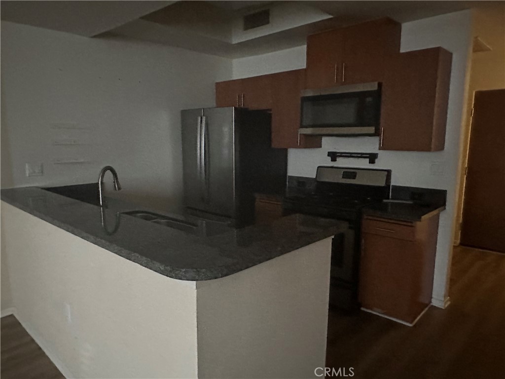 https://media.crmls.org/medias/9cf7b918-f996-437a-8a14-532a91fbabe8.jpg?preset=X-Large