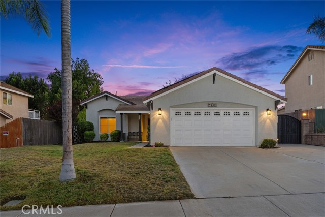 24667 Malbec St, Murrieta CA: https://media.crmls.org/medias/9cf7d174-8318-4762-be9e-df170f59e7f6.jpg
