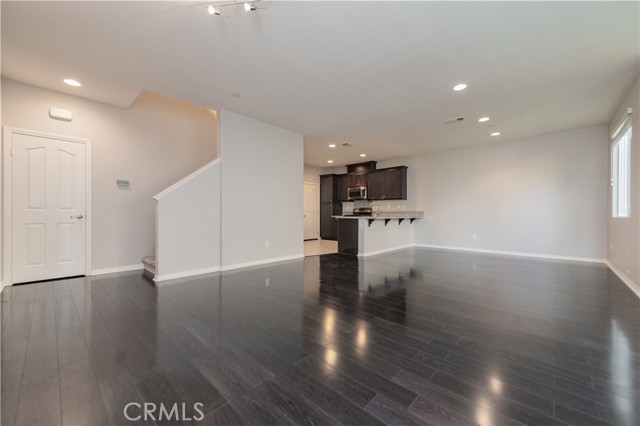 Detail Gallery Image 3 of 16 For 6014 Eucalyptus Ave, Chino,  CA 91710 - 3 Beds | 3 Baths