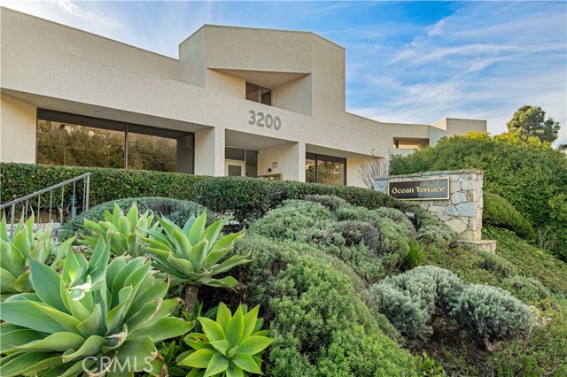 3200 La Rotonda Drive, Rancho Palos Verdes, California 90275, 2 Bedrooms Bedrooms, ,2 BathroomsBathrooms,Residential,Sold,La Rotonda,PV21268425