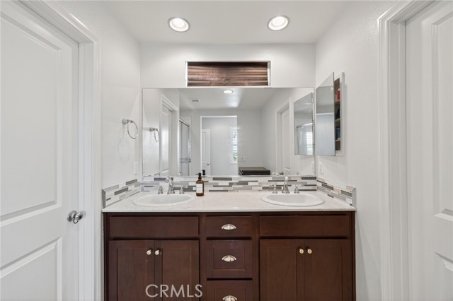 3459 N Oxnard Boulevard, Oxnard CA: https://media.crmls.org/medias/9cf8db22-b565-4d48-a005-3f053d5b6d33.jpg