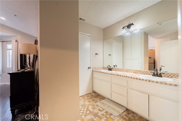 13584 Sutter Court, Fontana CA: https://media.crmls.org/medias/9cfbeb90-cf9d-4a83-b566-9d53752c498c.jpg