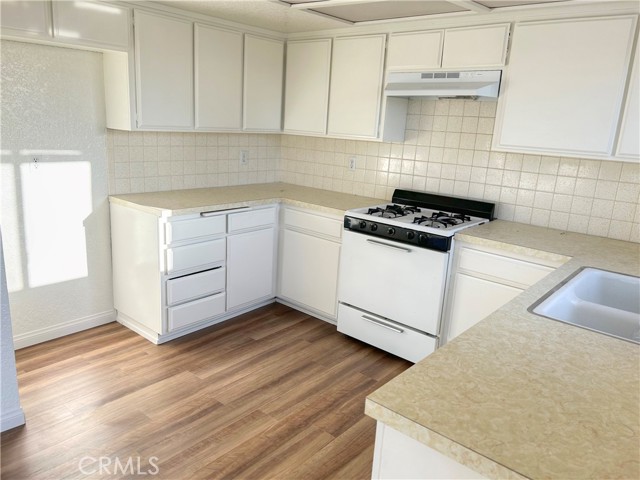 Detail Gallery Image 11 of 34 For 402 Ola Vista #B,  San Clemente,  CA 92672 - 3 Beds | 3 Baths