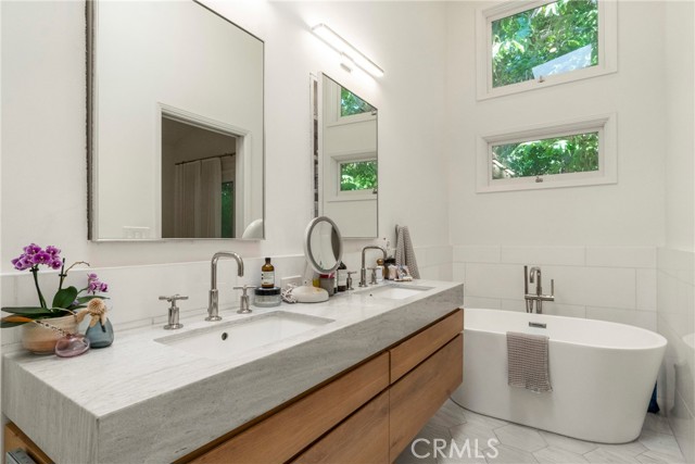 Detail Gallery Image 11 of 35 For 820 Opal St, Redondo Beach,  CA 90277 - 2 Beds | 2 Baths