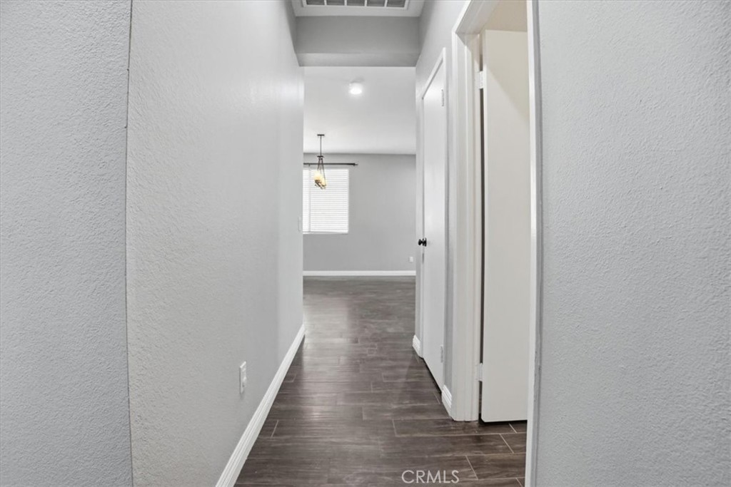 https://media.crmls.org/medias/9cfcc182-505d-4d05-8827-cea054b38b6a.jpg?preset=X-Large