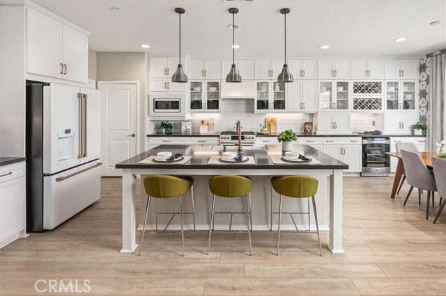 Detail Gallery Image 8 of 63 For 18262 Astro Ct, Saugus,  CA 91350 - 4 Beds | 3 Baths