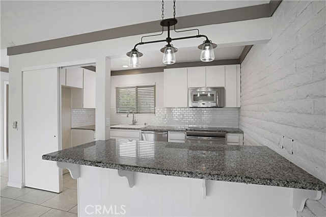 Detail Gallery Image 15 of 43 For 22392 Canyon Club Dr, Canyon Lake,  CA 92587 - 2 Beds | 2 Baths