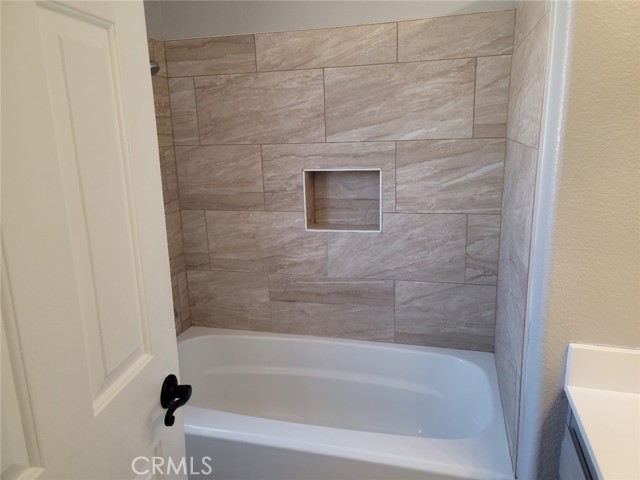 Detail Gallery Image 22 of 26 For 201 Laurel Ave #17,  Brea,  CA 92821 - 2 Beds | 2/1 Baths