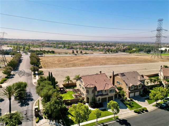 5381 Campania Way, Fontana CA: https://media.crmls.org/medias/9d006cce-da56-4b9d-8c0a-451213003502.jpg