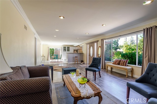 Detail Gallery Image 9 of 34 For 19026 Keswick, Reseda,  CA 91335 - 2 Beds | 2 Baths