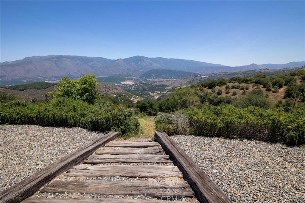 https://media.crmls.org/medias/9d00dfd6-5f5a-4b32-b89f-e5702938f100.jpg?preset=X-Large