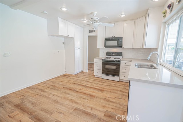 22914 Cerca Drive, Valencia CA: https://media.crmls.org/medias/9d00fe92-fe62-44f6-93f2-7c7f8c796dbe.jpg