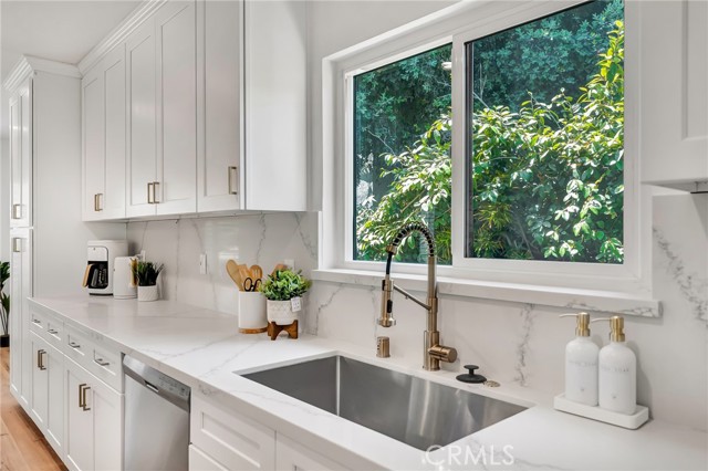 Detail Gallery Image 13 of 75 For 16127 Hartsook St, Encino,  CA 91436 - 4 Beds | 2/1 Baths