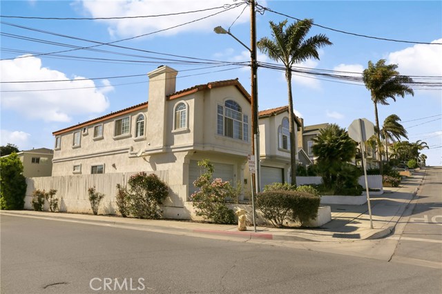 1101 Stanford Avenue, Redondo Beach, California 90278, 3 Bedrooms Bedrooms, ,2 BathroomsBathrooms,Residential,Sold,Stanford,SB17239235