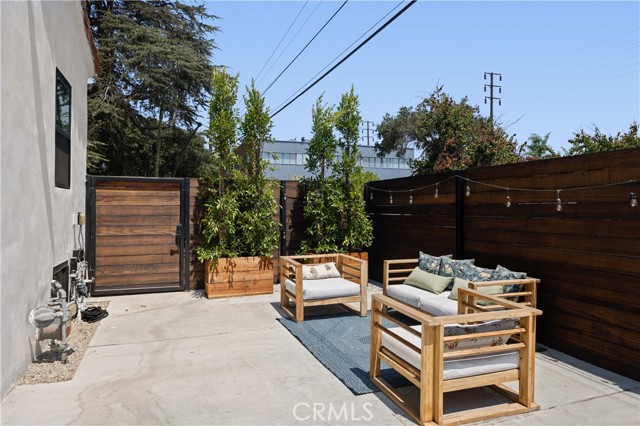 312 W Lutge Avenue, Burbank CA: https://media.crmls.org/medias/9d01ac7e-f122-4261-bc9b-c6d3a639d815.jpg