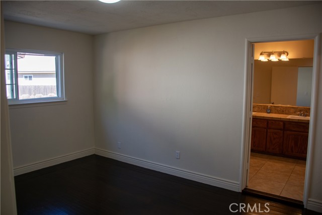 Detail Gallery Image 11 of 24 For 1913 N Waukena Way, Hanford,  CA 93230 - 3 Beds | 2 Baths