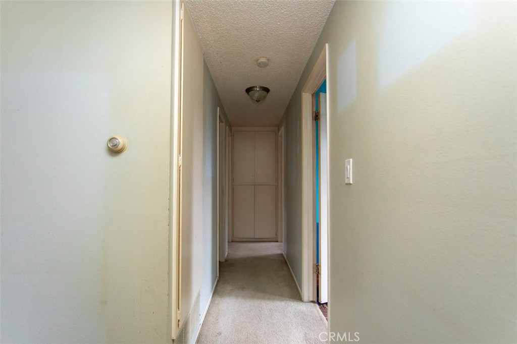 https://media.crmls.org/medias/9d023ac5-411e-48a4-a38f-e7d3e1b387cb.jpg?preset=X-Large
