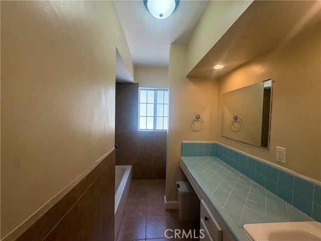 11890 Manor Drive, Hawthorne CA: https://media.crmls.org/medias/9d02b2c0-f56f-4cf8-ab34-397c85661de3.jpg