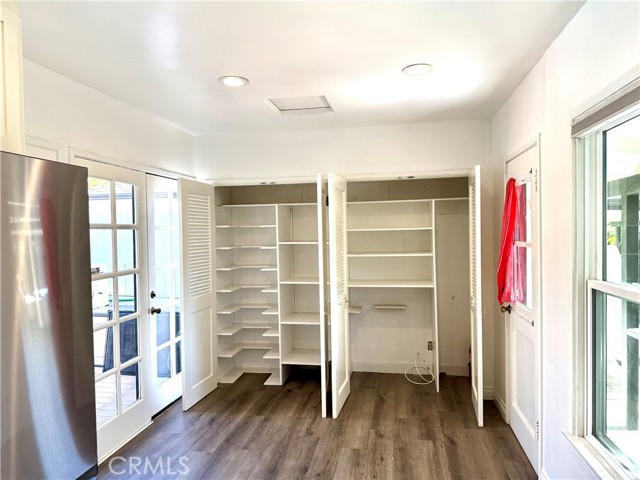 Detail Gallery Image 11 of 27 For 6534 Peach Ave, Van Nuys,  CA 91406 - 2 Beds | 2 Baths