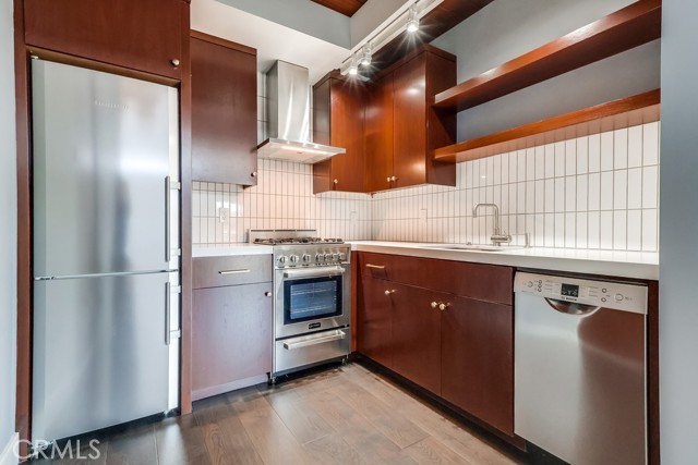 6715 E Ocean Boulevard, Long Beach CA: https://media.crmls.org/medias/9d057f3e-6a4a-4637-b7bc-c806ca6adfc2.jpg