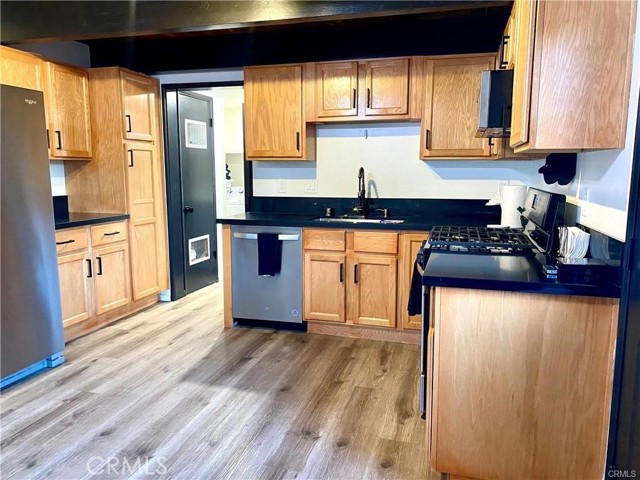 2125 4th Lane, Big Bear City CA: https://media.crmls.org/medias/9d059fe8-8f3b-4c3c-b659-a1389f22a1ad.jpg