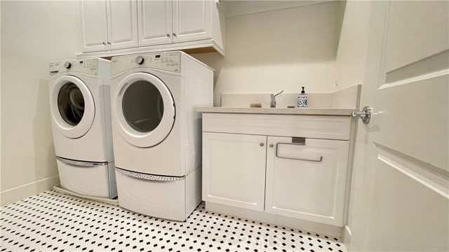 94 Interstellar, Irvine CA: https://media.crmls.org/medias/9d065ac5-3215-4d36-90bb-73cd2e7be9bb.jpg