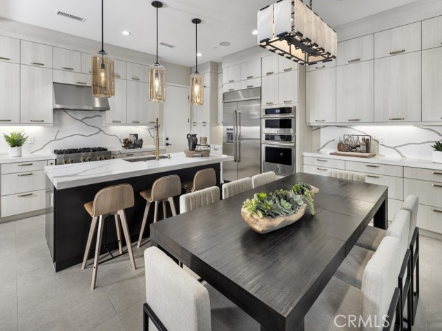 Detail Gallery Image 9 of 49 For 25 Remy Ln, Montebello,  CA 90640 - 5 Beds | 5 Baths