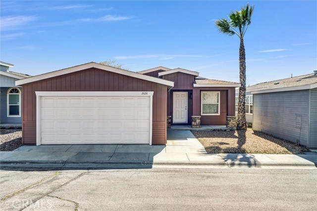 Detail Gallery Image 2 of 29 For 2424 Sunset Ridge Dr., Rosamond,  CA 93560 - 3 Beds | 2 Baths