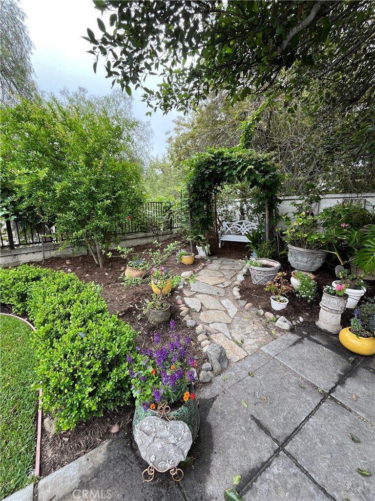 https://media.crmls.org/medias/9d07e175-b3eb-4684-9423-f1b2fa50f975.jpg?preset=X-Large