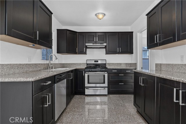 Detail Gallery Image 8 of 25 For 6228 Lemon, Long Beach,  CA 90805 - 4 Beds | 3 Baths