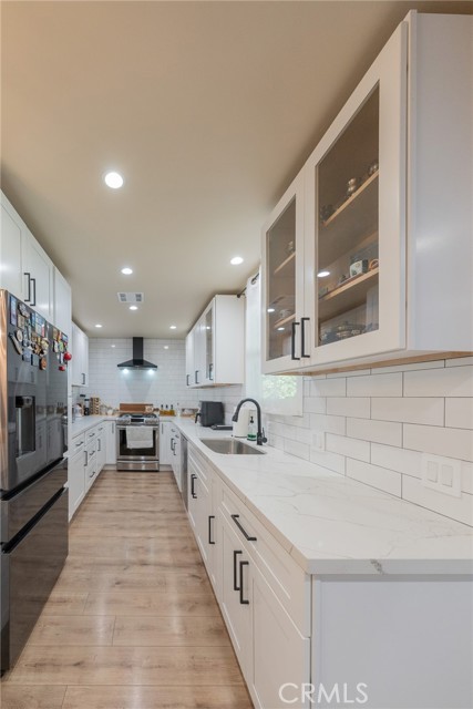 9720 Hayvenhurst photo 20