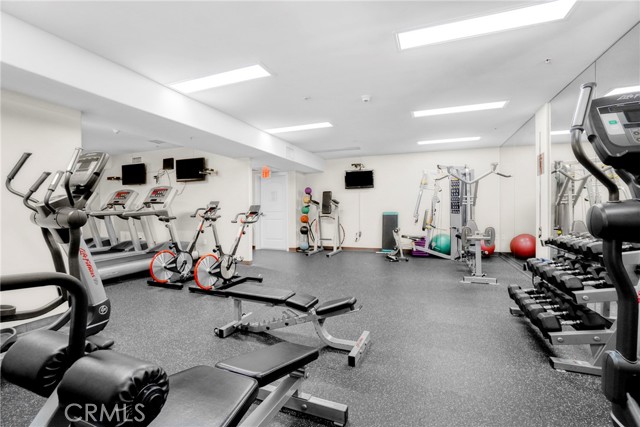 Detail Gallery Image 21 of 26 For 3740 Santa Rosalia Dr #416,  Los Angeles,  CA 90008 - 1 Beds | 1 Baths