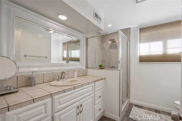 Detail Gallery Image 22 of 28 For 23818 Oxnard St, Woodland Hills,  CA 91367 - 3 Beds | 3 Baths